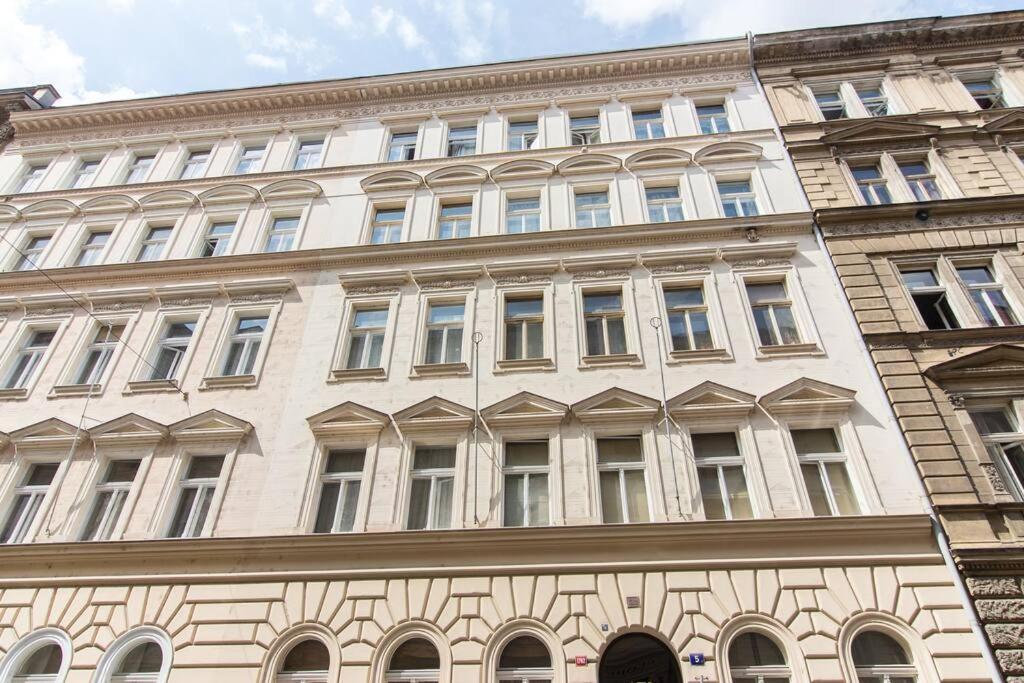 Appartamento Studio In The Historic Center Praga Esterno foto